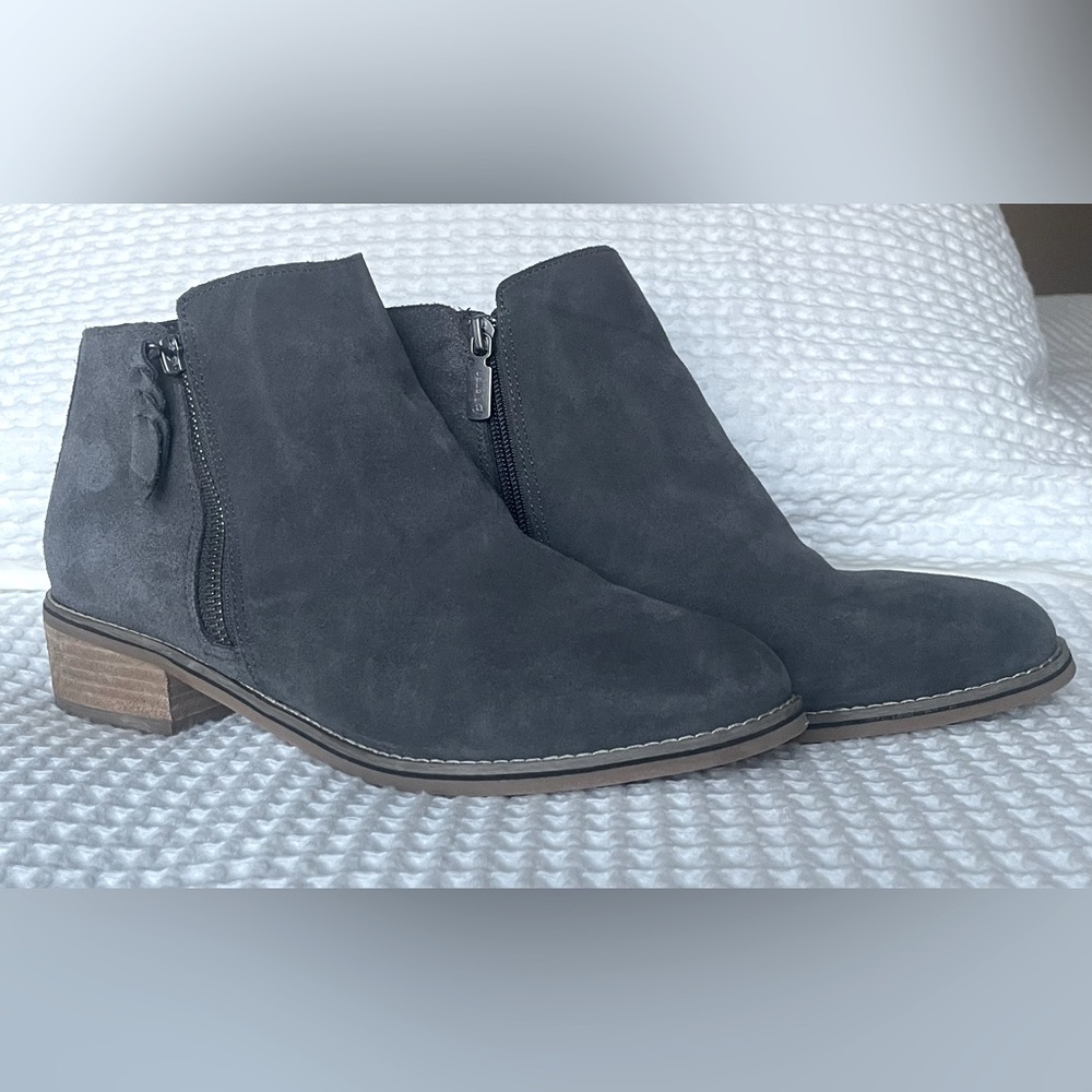 Blondo waterproof suede ankle boots